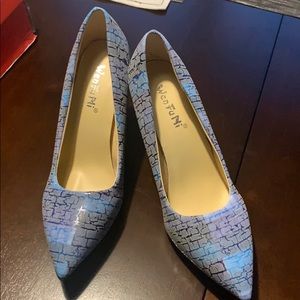 Beautiful blend of blue shades high heels shoes